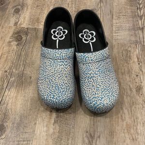 Sanita clogs size 40